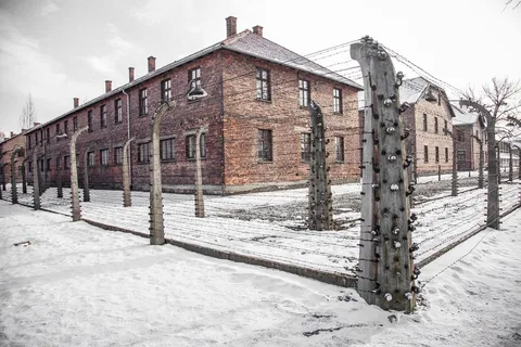 Krakow: Jewish Quarter, Salt Mine, Płaszów, & Auschwitz Tour
