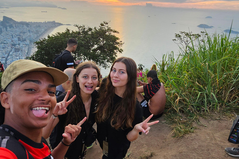 Rio de Janeiro: Morro Dois Irmãos Sunrise Hike Rio de Janeiro: Morro Dois Irmãos Sunrise Hike & Favela Tour