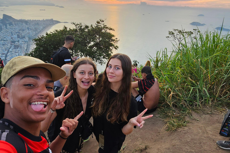 Rio de Janeiro: Morro Dois Irmãos Sunrise Hike Rio de Janeiro: Morro Dois Irmãos Sunrise Hike & Favela Tour