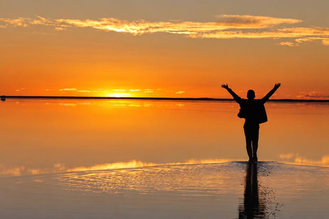 Uyuni Salt Flats & Colorful Lagoons: 3-Day Journey Uyuni Tour with Local Spanish Driver