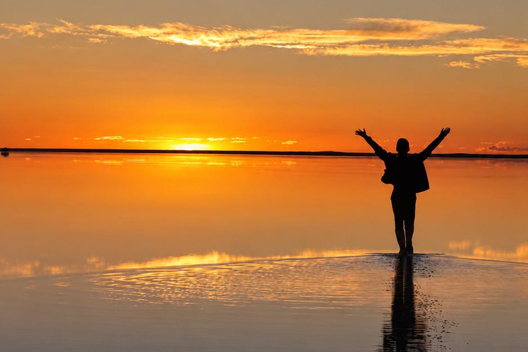 Uyuni Salt Flats & Colorful Lagoons: 3-Day Journey Uyuni Tour with Local Spanish Driver