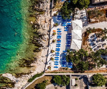 Split: Excursão de meio dia à Lagoa Azul, naufrágio e passeio de barco em Trogir