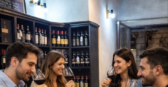 Wine tasting tour in Siena&#39;s historic center