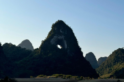 De Ha Noi: 2 dias de Trekking na Montanha do Olho de Anjo e de mota