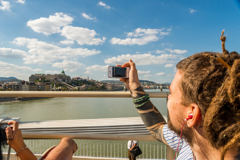 Budapest: Tour turistico Hop-On Hop-Off con il Big BusAutobus Hop-On Hop-Off per 2 giorni, crociera fluviale e tour a piedi guidato