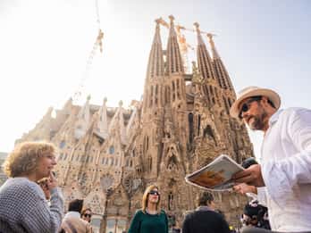 Barcelona: E-Bike-Tour zu den Highlights von Gaudí Barcelona: E-Bike-Tour zu den Highlights von Gaudí