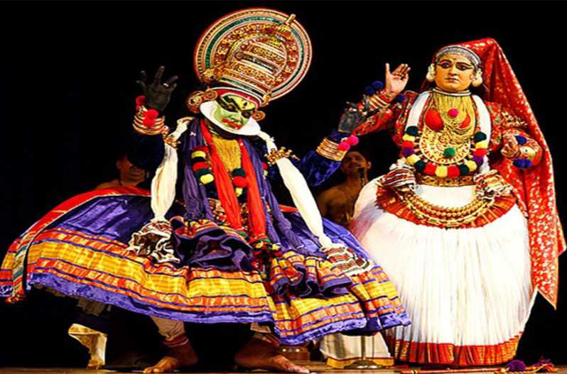 Kochi: Kathakali Evening Dance Show w/ Dinner & Transfer