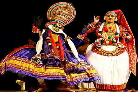 Kochi: Kathakali Evening Dance Show w/ Dinner & Transfer