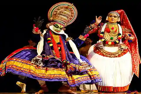 Kochi: Kathakali Evening Dance Show w/ Dinner & Transfer