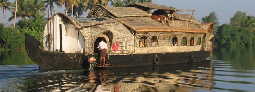 Kochi : Croisière privée d'une journée sur le Backwater Houseboat avec transferts