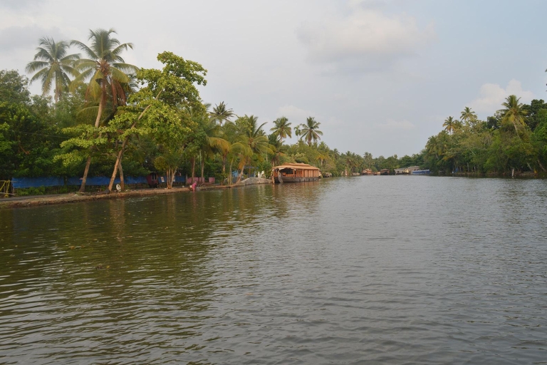 Kochi: Crucero de un día en una casa flotante privada con traslados