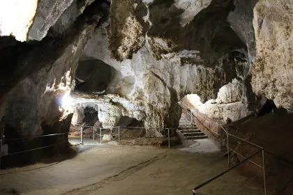 Cagliari: Is Zuddas-Höhlen Küstenausflug