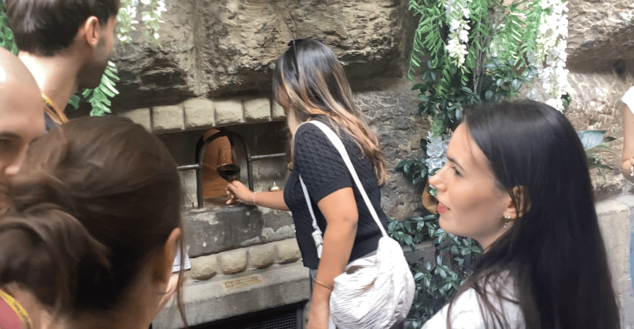 Florence: Wine Windows Walk with Wine Tasting and Appetizers photo 7