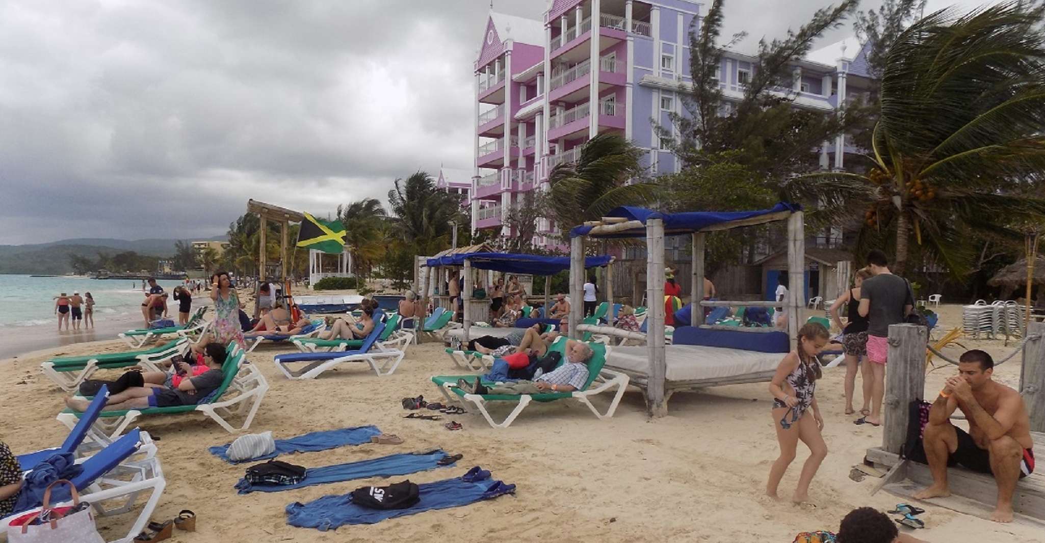 Bamboo Blu Beach Club en Ocho Rios Sightseeing Experience - Hizvo