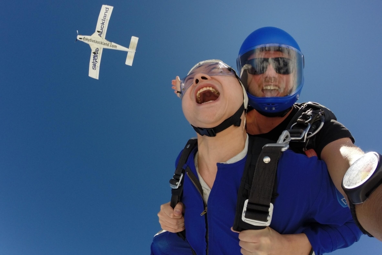 Auckland: 13.000, 16.000 of 18.000 voet tandem-skydiveTandem-skydive van 18.000 voet