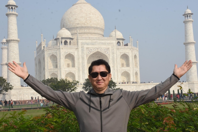 Ab Delhi: Private Taj Mahal & Agra Tour mit dem ExpresszugTour mit Sitzplätzen in der zweiten Klasse ohne Eintritt und Mittagessen