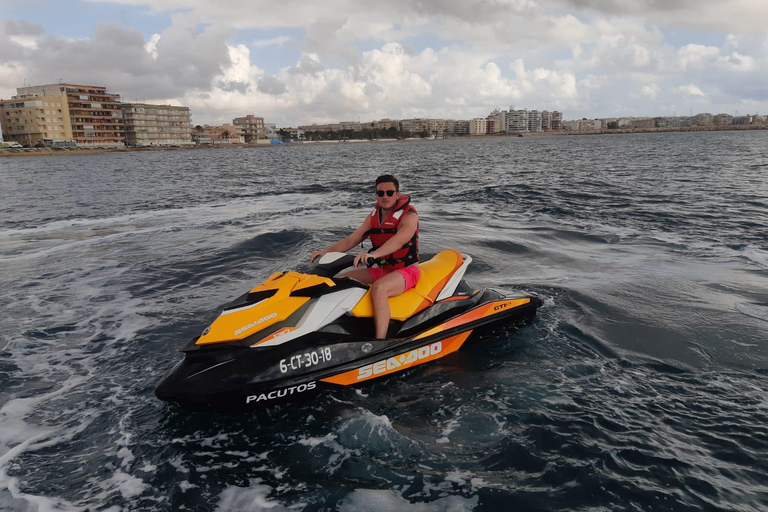 30-minutowa wycieczka skuterem wodnym wzdłuż wybrzeża Alicante.30-minutowa wycieczka skuterem wodnym wzdłuż wybrzeża Alicante