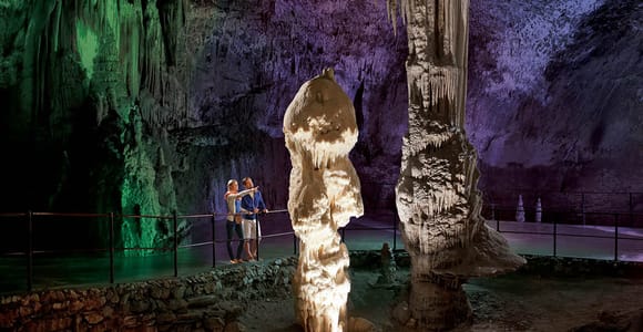 Von Koper aus: Postojna-Höhle und Predjama-Burg Tour