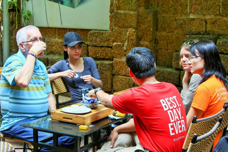 Private Hanoi: Crowd-free Morning Highlights of the CityPrivate Tour