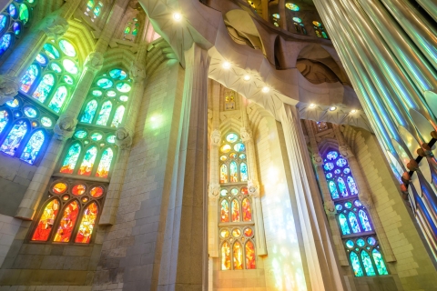 Fast-Track Guided Tour: Sagrada Familia and Park Güell Monolingual Tour in English at 11 AM