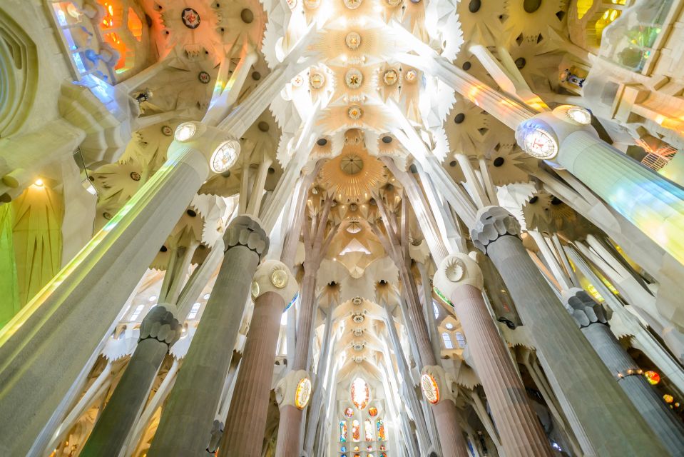 Barcelona: Sagrada Familia Fast-Track Guided Tour | GetYourGuide