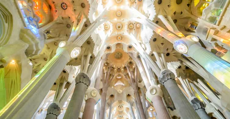 Barcelona: Sagrada Familia Fast-Track Guided Tour | GetYourGuide