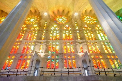 Barcelona: Sagrada Familia Fast-Track Morning Guided Tour Private Tour in Spanish or English