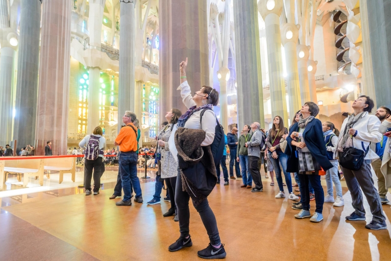 Sagrada Familia: tour matutino guiado y prioritarioTour privado en español o inglés