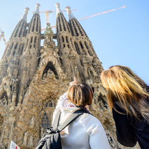 Barcelona: Sagrada Familia Fast-Track Guided Tour
