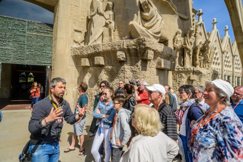 Barcelona: tour guiado por la Sagrada familia y torreTour privado