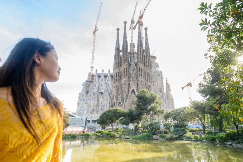 Барселона: тур по храму Святого Семейства и посещение башни по желанию