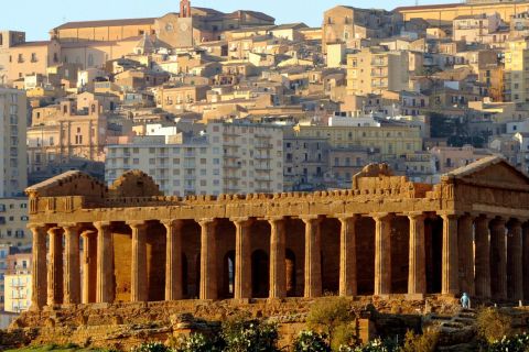 Sicilia: auto a pieno giorno o minivan