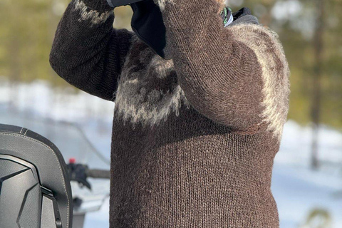 Rovaniemi: giro in slitta trainata da motoslitte con caffè sul fuocoRovaniemi: giro in slitta trainata da motoslitte con caffè davanti al fuoco