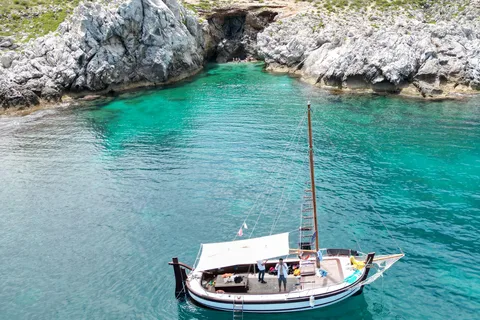 Palermo: boat tour among caves and breathtaking landscapes