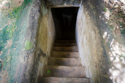 Túneles de Cù Chi y Museo de los Vestigios de la GuerraRecorrido en grupo reducido por el Museo de los Restos de la Guerra y los túneles de Cu Chi