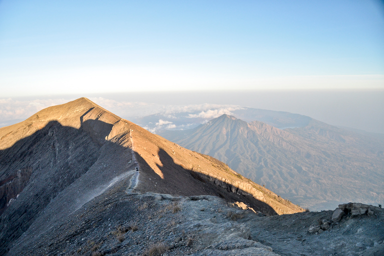 Monte Agung: sendero al amanecer y desayuno en la cima