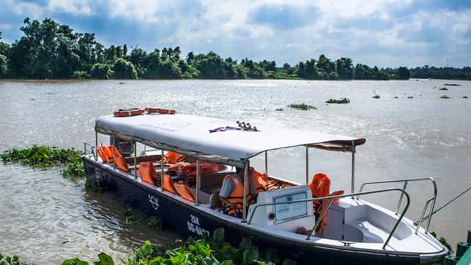 cu chi tunnels and vietnam countryside tours by speedboat