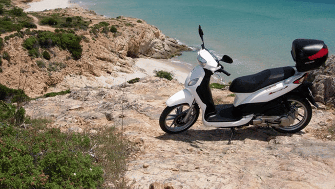 cagliari grotte nascoste in scooter di chia