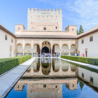 Ab Sevilla: Führung durch die Alhambra & Albaicín