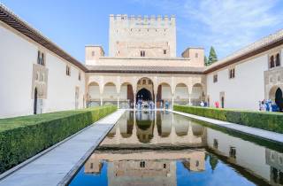 Von Sevilla aus: Alhambra Palast mit Albaycin Tour Option