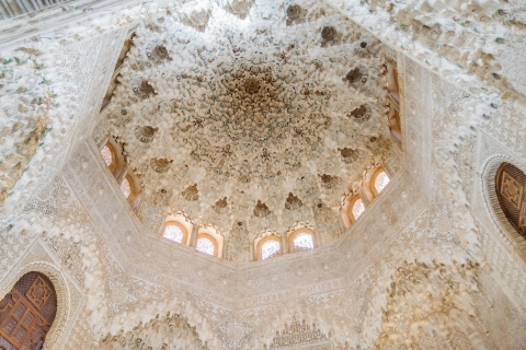 Desde Sevilla: Visita al Palacio de la Alhambra y AlbaycinDesde Sevilla: Palacio de la Alhambra y Albaycin Excursión en Grupo Compartido
