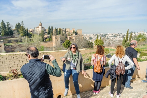 Van Sevilla: Alhambra-paleis en Albaycin-tourVan Sevilla: Alhambra Palace gedeelde groepsreis