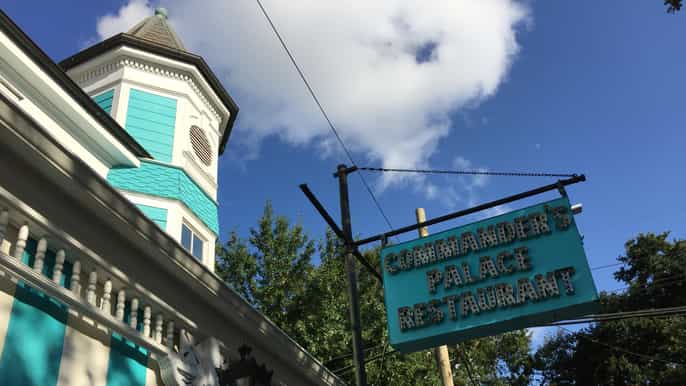 new orleans garden district walking and storytelling tour