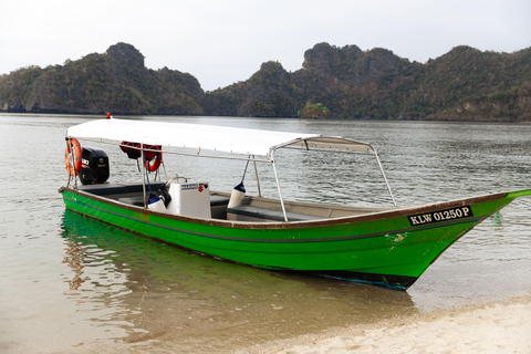 Langkawi Mangrove boottocht op de rivier en privéstrandtourMedium boot (9-12 personen)