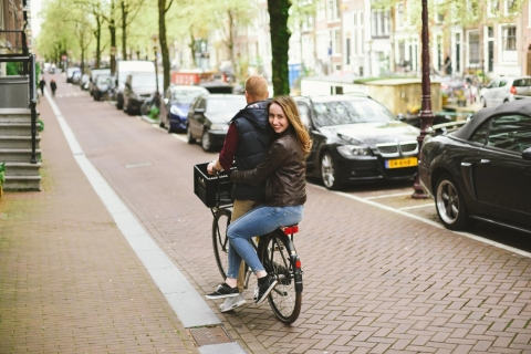 Amsterdam: Tour mit einem persönlichen UrlaubsfotografenFly-by: 1 Stunde Shooting mit 30 Fotos an 1-2 Locations