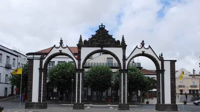 ponta delgada halfday walking tour