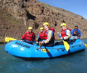 Familieraften op de West Glacial River
