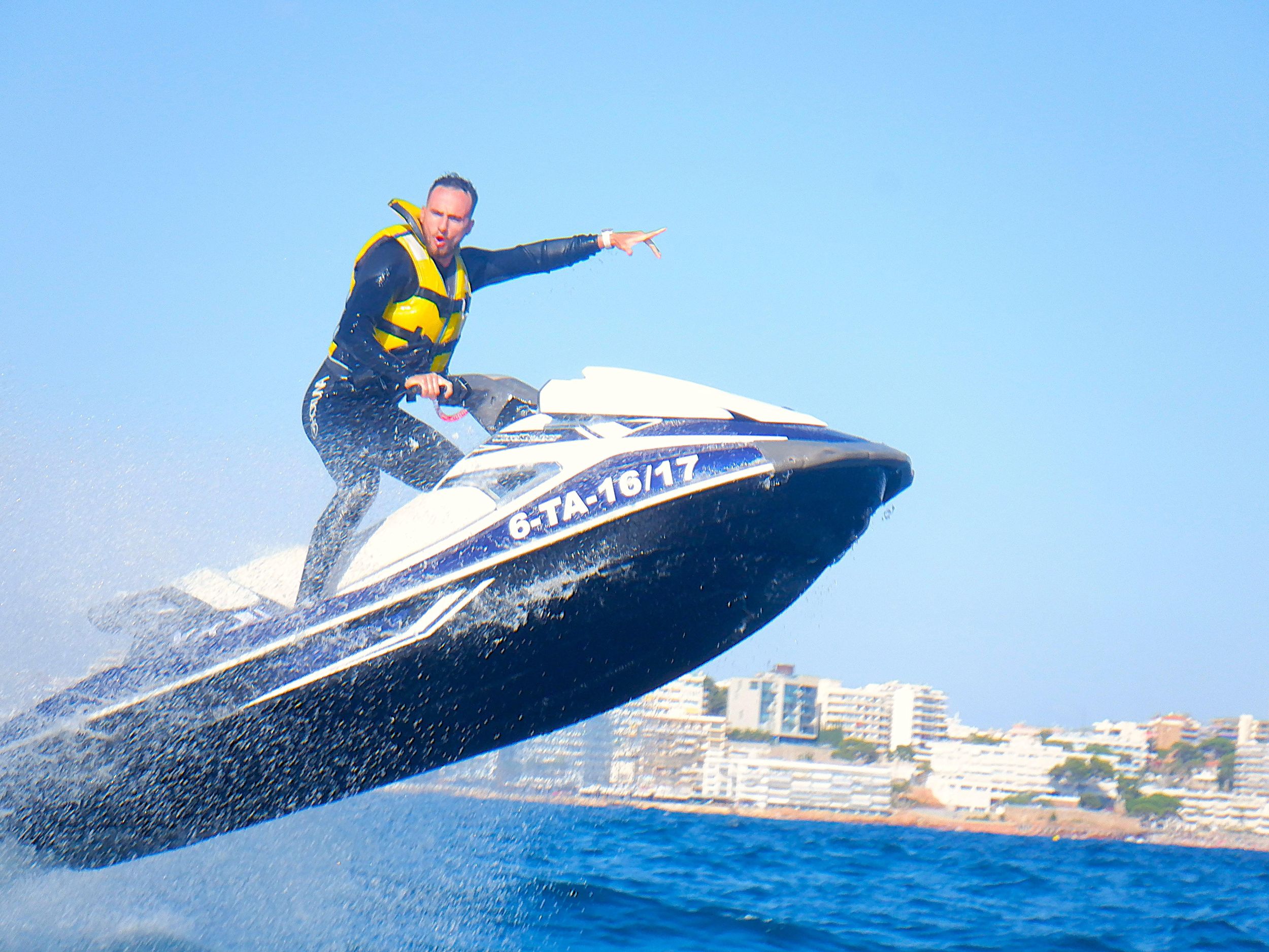 Tarragona: Jetski-Verleih ohne Führerschein.