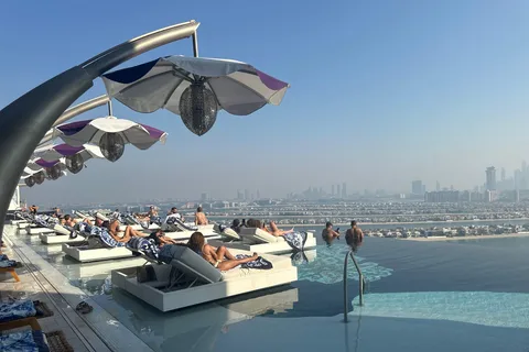 Dubai: Lyxig rundtur Lyxig rundtur med Sky Pool, shopping och upphämtning på hotellet