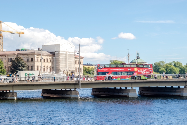 Stockholm : bus et bateaux à arrêts multiples rougesBillet de bateau à arrêts multiples (24 h)